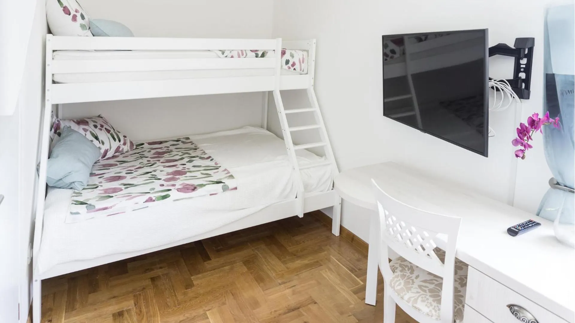 Cozy Home In Smoljanci With Kitchen