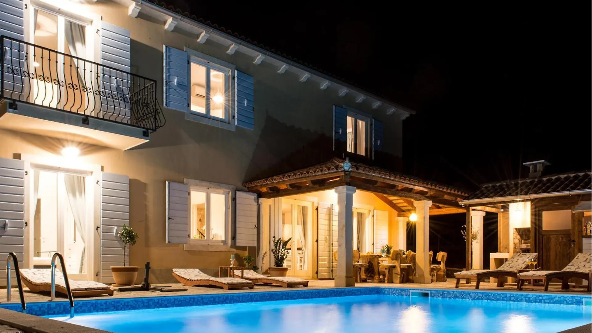 Cozy Home In Smoljanci With Kitchen 펜션