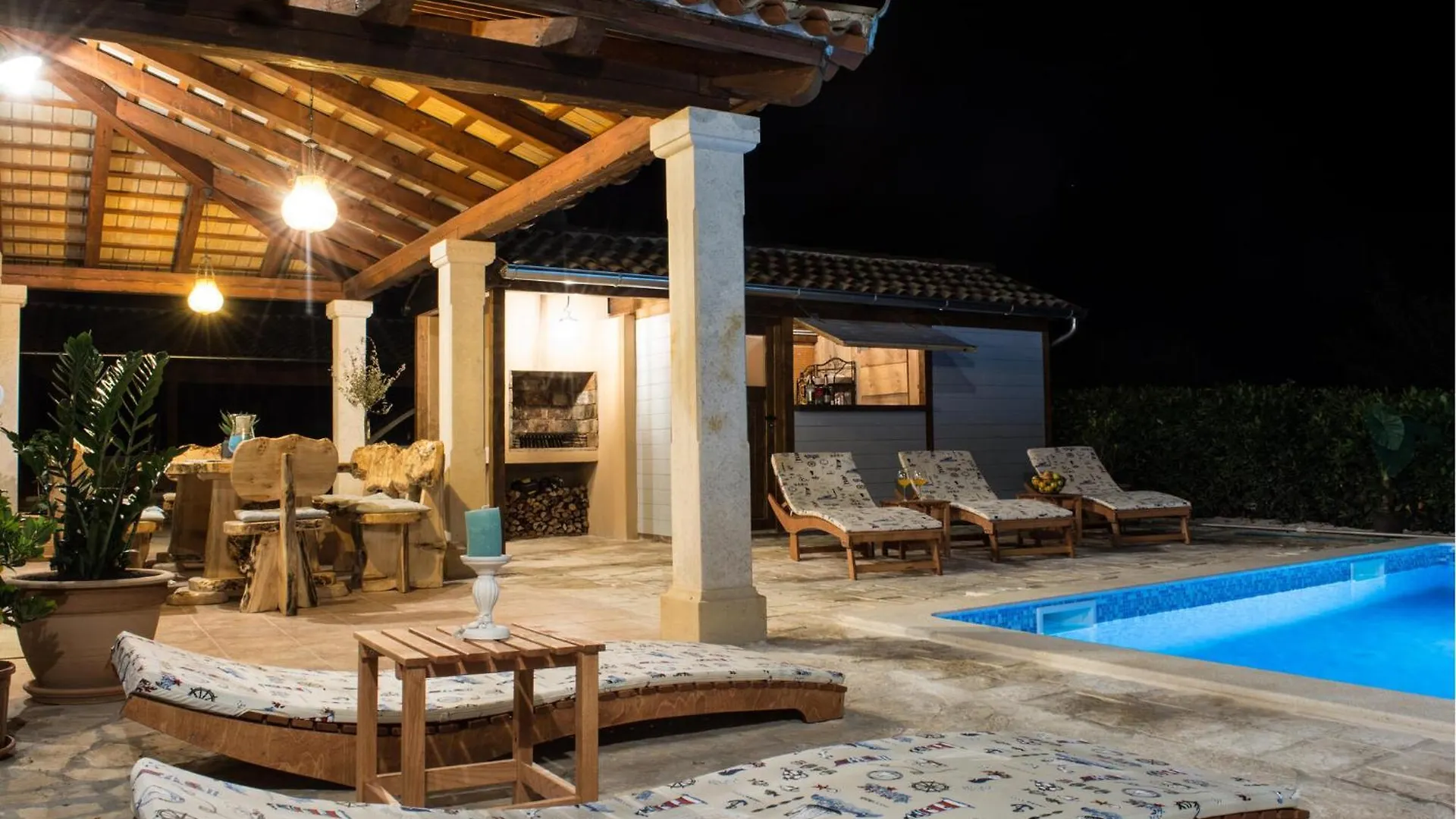 Cozy Home In Smoljanci With Kitchen