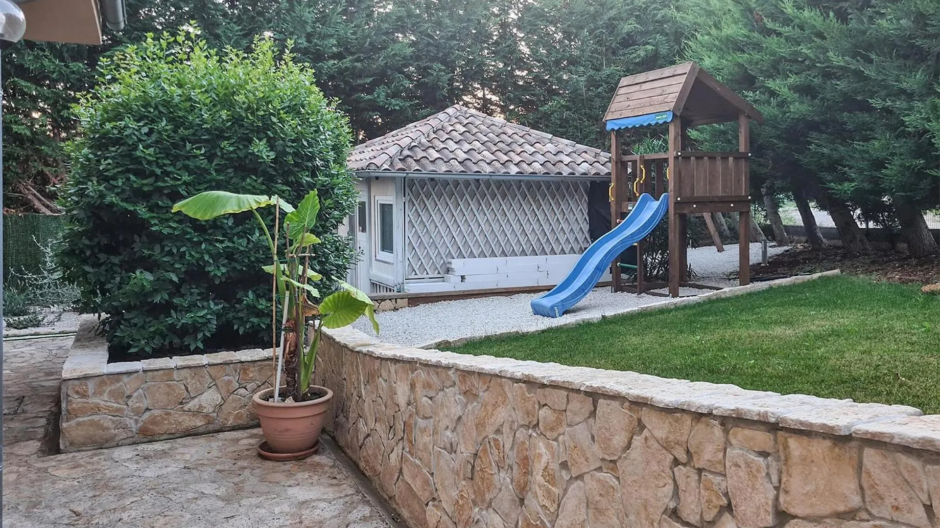 Cozy Home In Smoljanci With Kitchen 펜션
